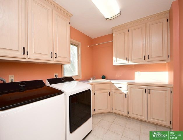 12033 Farnam Street, Omaha, NE 68154