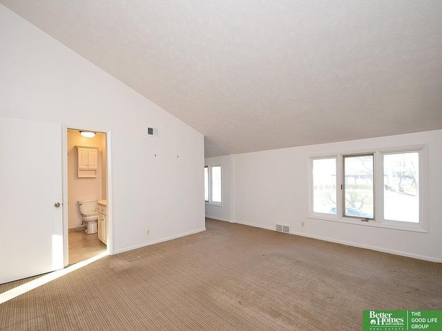 12033 Farnam Street, Omaha, NE 68154