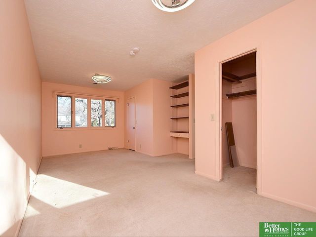 12033 Farnam Street, Omaha, NE 68154