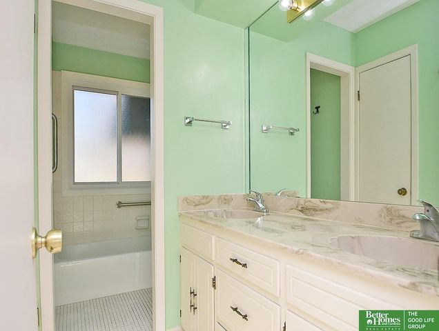 12033 Farnam Street, Omaha, NE 68154