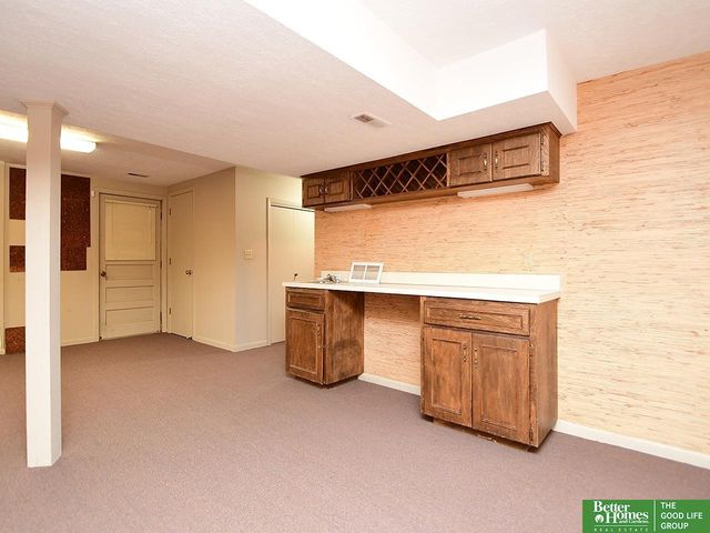 12033 Farnam Street, Omaha, NE 68154