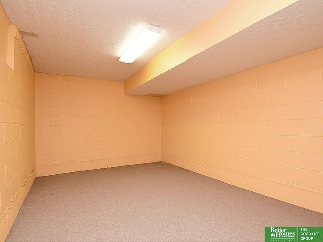 12033 Farnam Street, Omaha, NE 68154