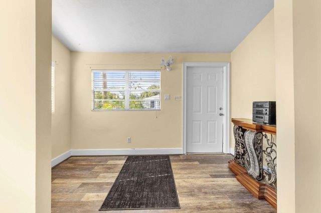 921 SE Nassau Avenue, Stuart, FL 34994