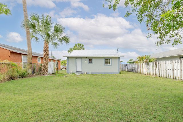 921 SE Nassau Avenue, Stuart, FL 34994