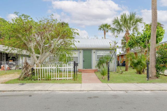 921 SE Nassau Avenue, Stuart, FL 34994