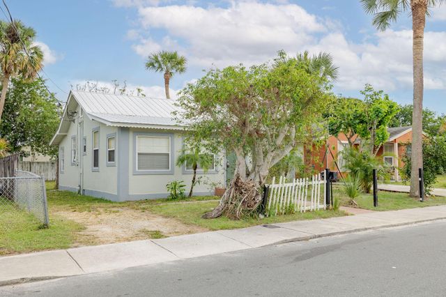 921 SE Nassau Avenue, Stuart, FL 34994