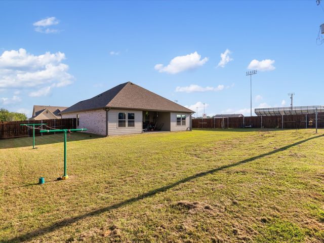 2101 Briarwood Drive, Bridgeport, TX 76426
