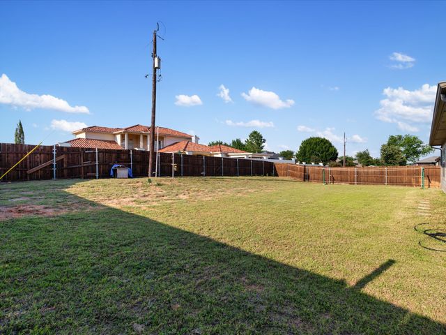2101 Briarwood Drive, Bridgeport, TX 76426