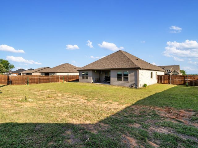 2101 Briarwood Drive, Bridgeport, TX 76426