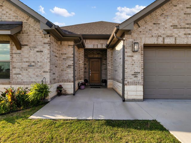 2101 Briarwood Drive, Bridgeport, TX 76426
