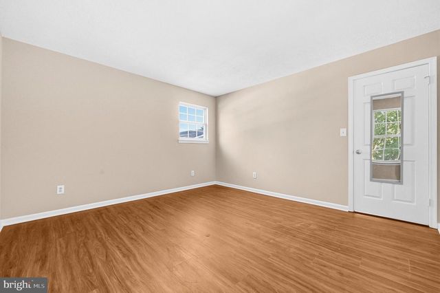 4004 HOBART CT, Springdale, MD 20774