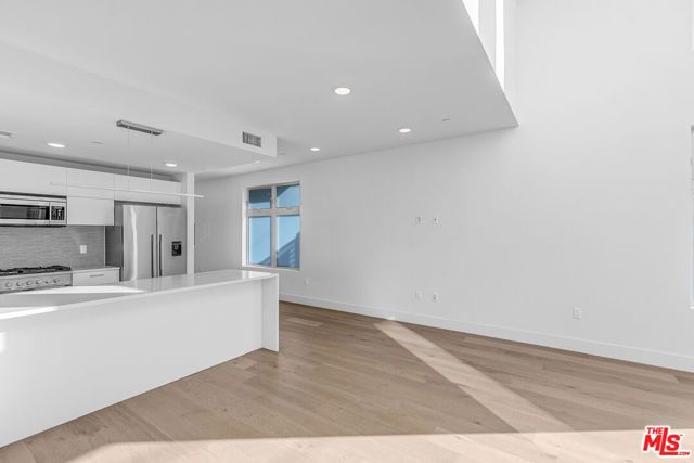 2000 N Beachwood Drive 1, Los Angeles, CA 90068