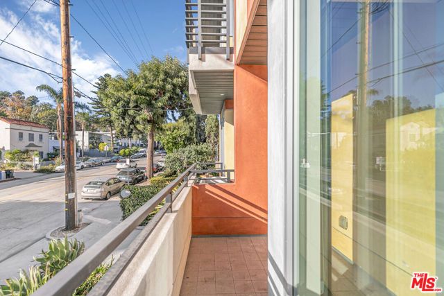 2000 N Beachwood Drive 1, Los Angeles, CA 90068