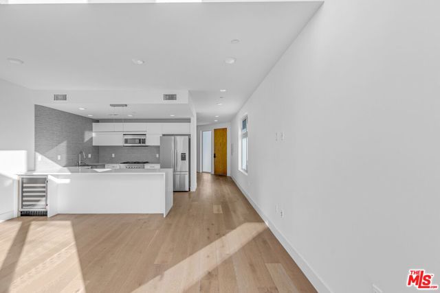 2000 N Beachwood Drive 1, Los Angeles, CA 90068