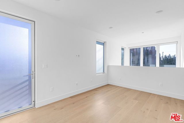 2000 N Beachwood Drive 1, Los Angeles, CA 90068