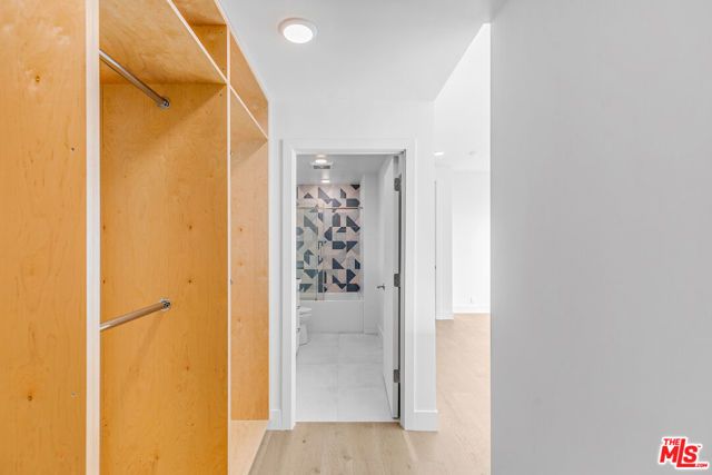 2000 N Beachwood Drive 1, Los Angeles, CA 90068