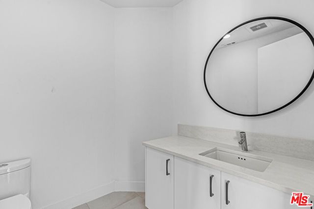 2000 N Beachwood Drive 1, Los Angeles, CA 90068