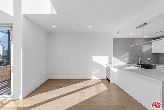 2000 N Beachwood Drive 1, Los Angeles, CA 90068