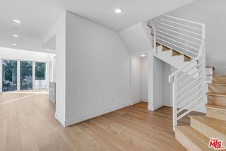 2000 N Beachwood Drive 1, Los Angeles, CA 90068