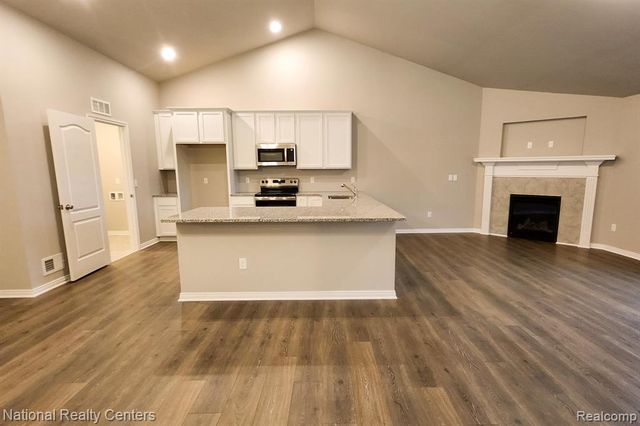 362 Devonshire Drive 31, Lapeer, MI 48446