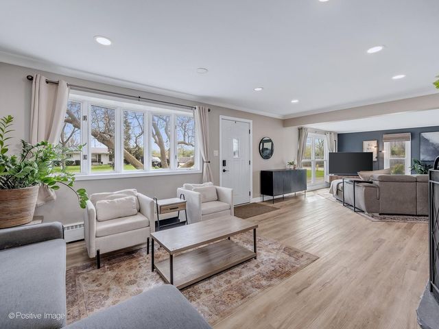 657 W Armitage Avenue, Elmhurst, IL 60126
