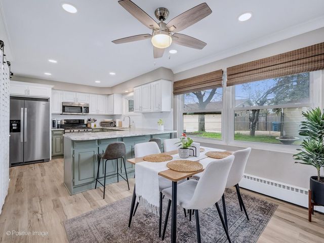 657 W Armitage Avenue, Elmhurst, IL 60126