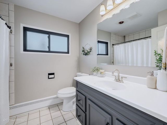 657 W Armitage Avenue, Elmhurst, IL 60126