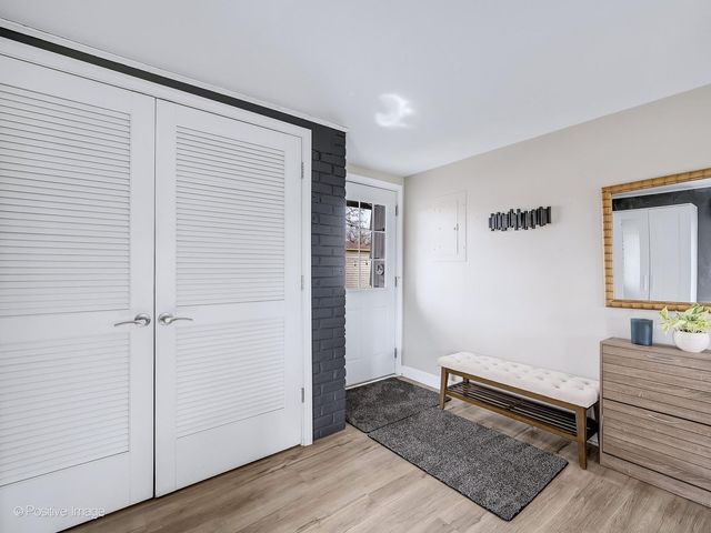 657 W Armitage Avenue, Elmhurst, IL 60126