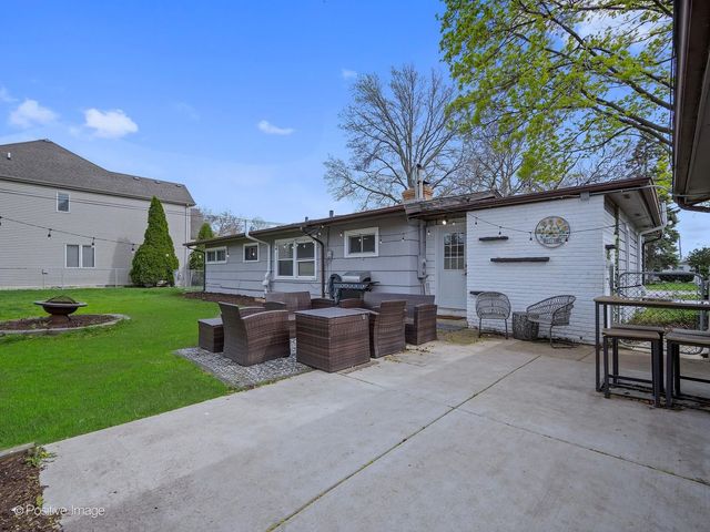 657 W Armitage Avenue, Elmhurst, IL 60126