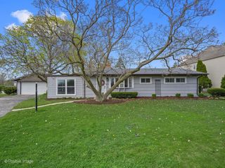 657 W Armitage Avenue, Elmhurst, IL 60126