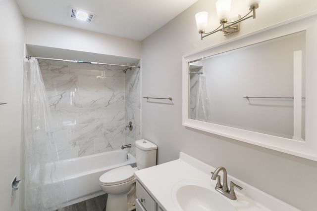 705 S Milwaukee Avenue 110, Libertyville, IL 60048