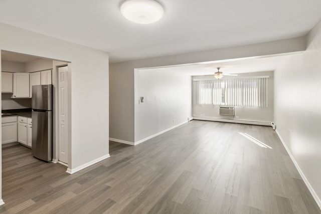 705 S Milwaukee Avenue 110, Libertyville, IL 60048