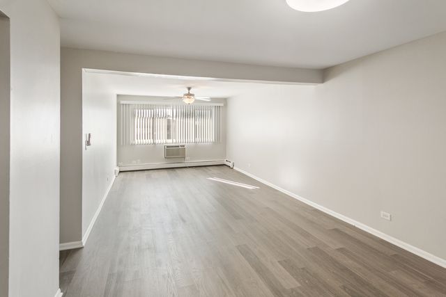 705 S Milwaukee Avenue 110, Libertyville, IL 60048