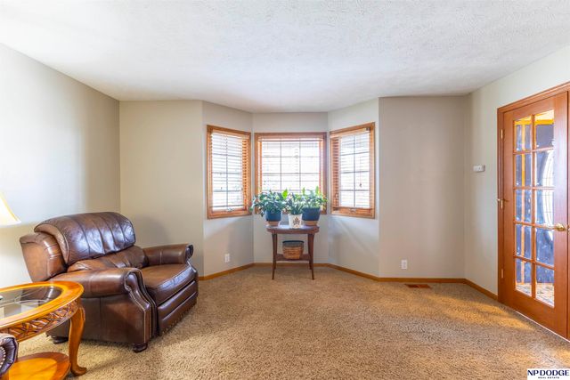 1501 N 211th Street, Omaha, NE 68022
