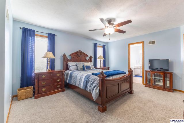 1501 N 211th Street, Omaha, NE 68022