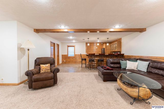 1501 N 211th Street, Omaha, NE 68022