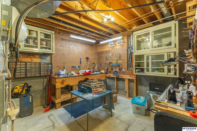 1501 N 211th Street, Omaha, NE 68022