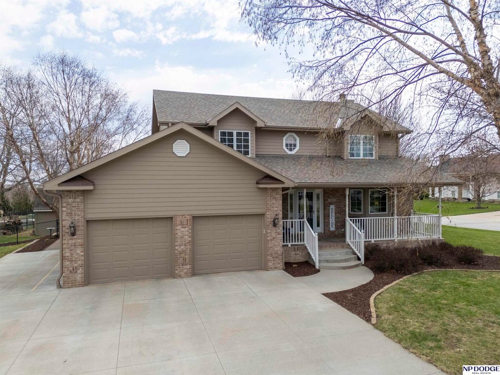 1501 N 211th Street, Omaha, NE 68022