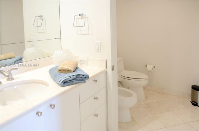 901 Brickell Key Blvd 705, Miami, FL 33131