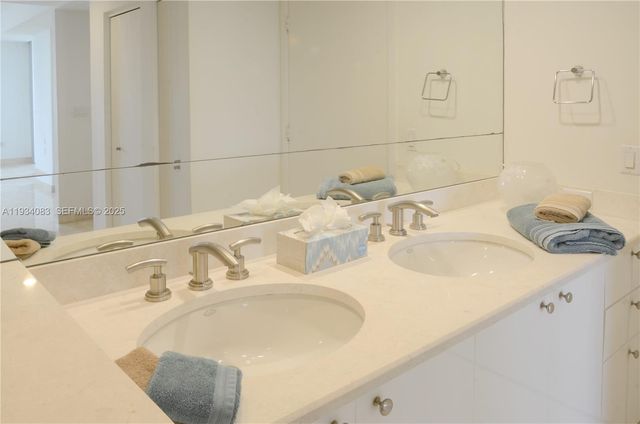 901 Brickell Key Blvd 705, Miami, FL 33131