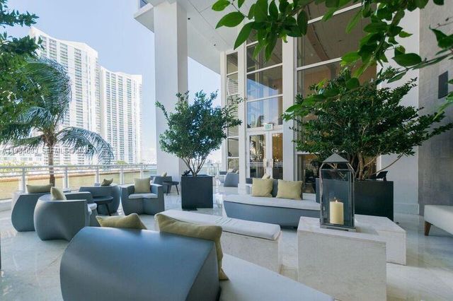 901 Brickell Key Blvd 705, Miami, FL 33131