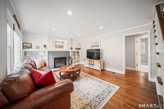 51 Home Place, Branford, CT 06405