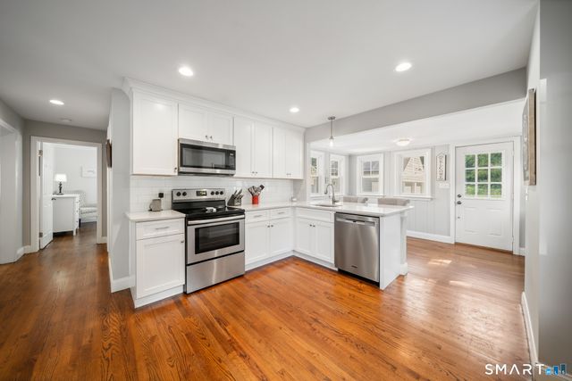 51 Home Place, Branford, CT 06405