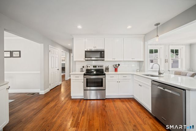 51 Home Place, Branford, CT 06405