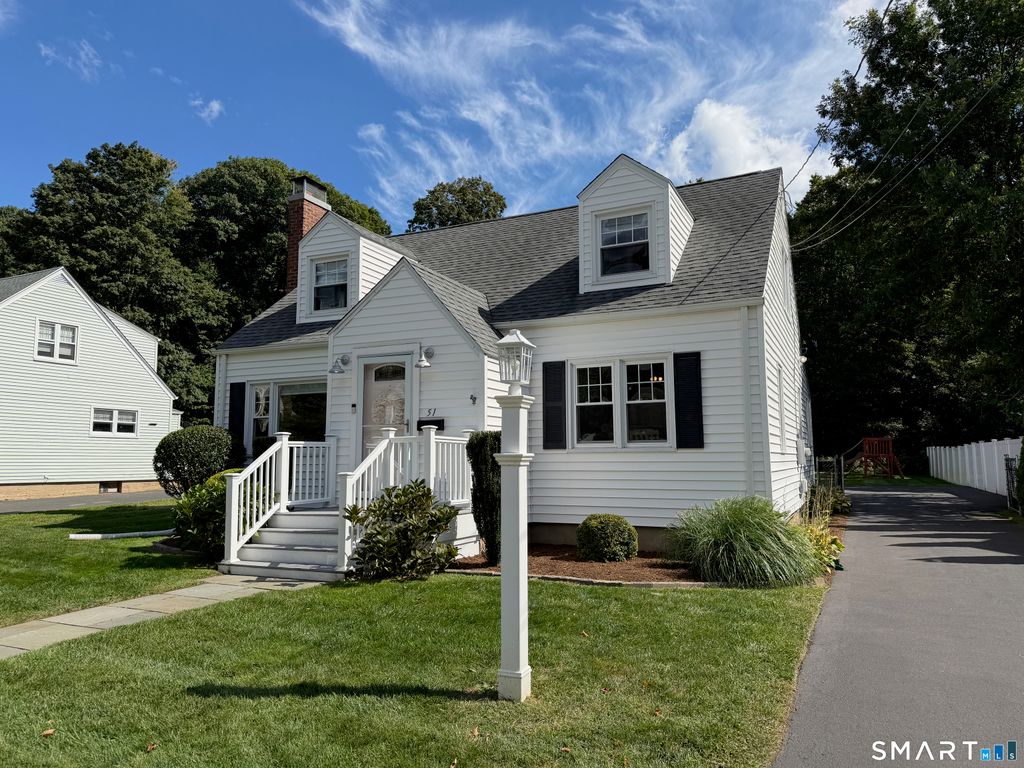 51 Home Place, Branford, CT 06405