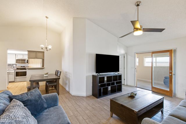 905 E BLUEFIELD Avenue, Phoenix, AZ 85022