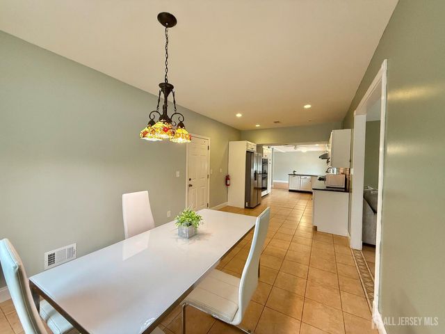 23 Howell Avenue, Piscataway, NJ 08854