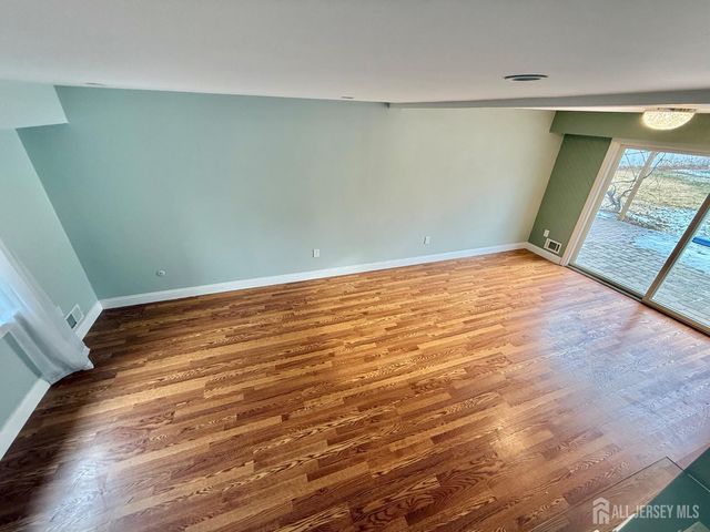 23 Howell Avenue, Piscataway, NJ 08854