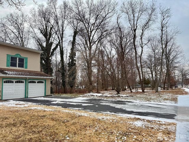 23 Howell Avenue, Piscataway, NJ 08854