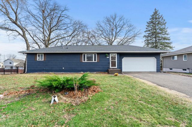 966 Oak Ridge Point NE, Blaine, MN 55434